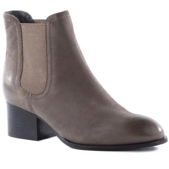 NWT Seychelles In a Trance Ankle Boot in Taupe (Sizes 6.5 - 9 Available) - Picture 1 of 6